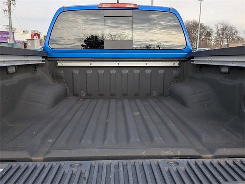 Used 2024 Nissan Frontier SL w/ Technology Package image 18