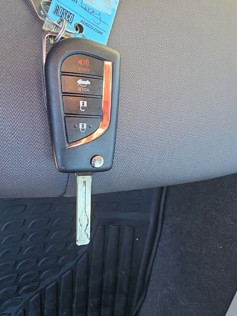 Used 2019 Toyota Camry LE FWD image 31