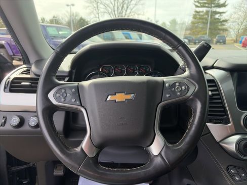 Used 2020 Chevrolet Suburban Premier image 36