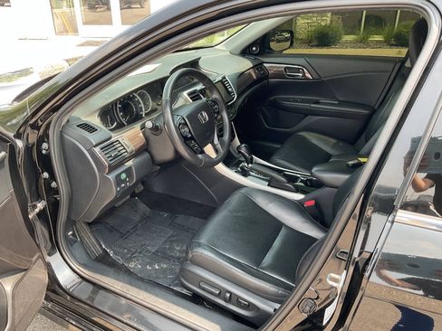 Used 2016 Honda Accord Touring image 14