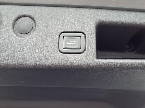 Certified 2023 Chevrolet Equinox LT FWD image 11