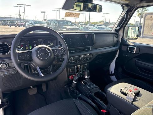 Certified 2025 Jeep Wrangler Unlimited Rubicon 4xe w/ Convenience Group AWD/4WD image 19
