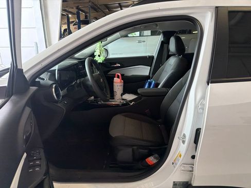 Used 2024 Chevrolet Trax LT FWD image 6