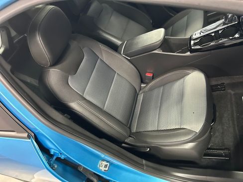 Used 2025 Chevrolet Trax LT w/ Sunroof Package FWD image 26