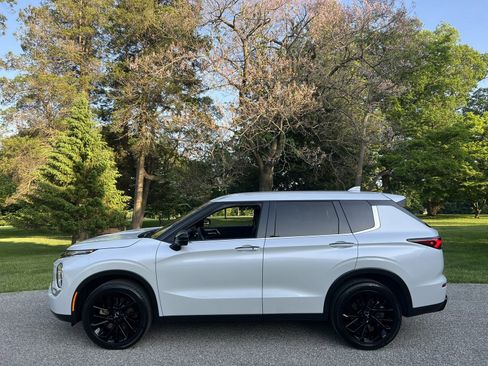 Used 2024 Mitsubishi Outlander SE Black Edition AWD/4WD image 6