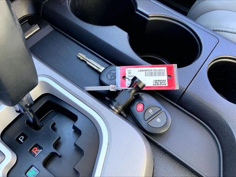 Used 2016 Toyota Sequoia SR5 image 15