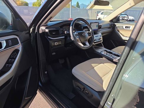 Used 2023 Ford Explorer XLT AWD/4WD image 10