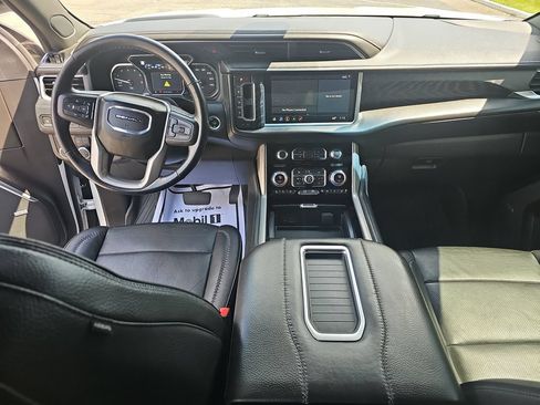 Used 2021 GMC Yukon XL Denali w/ Denali Premium Package AWD/4WD image 17