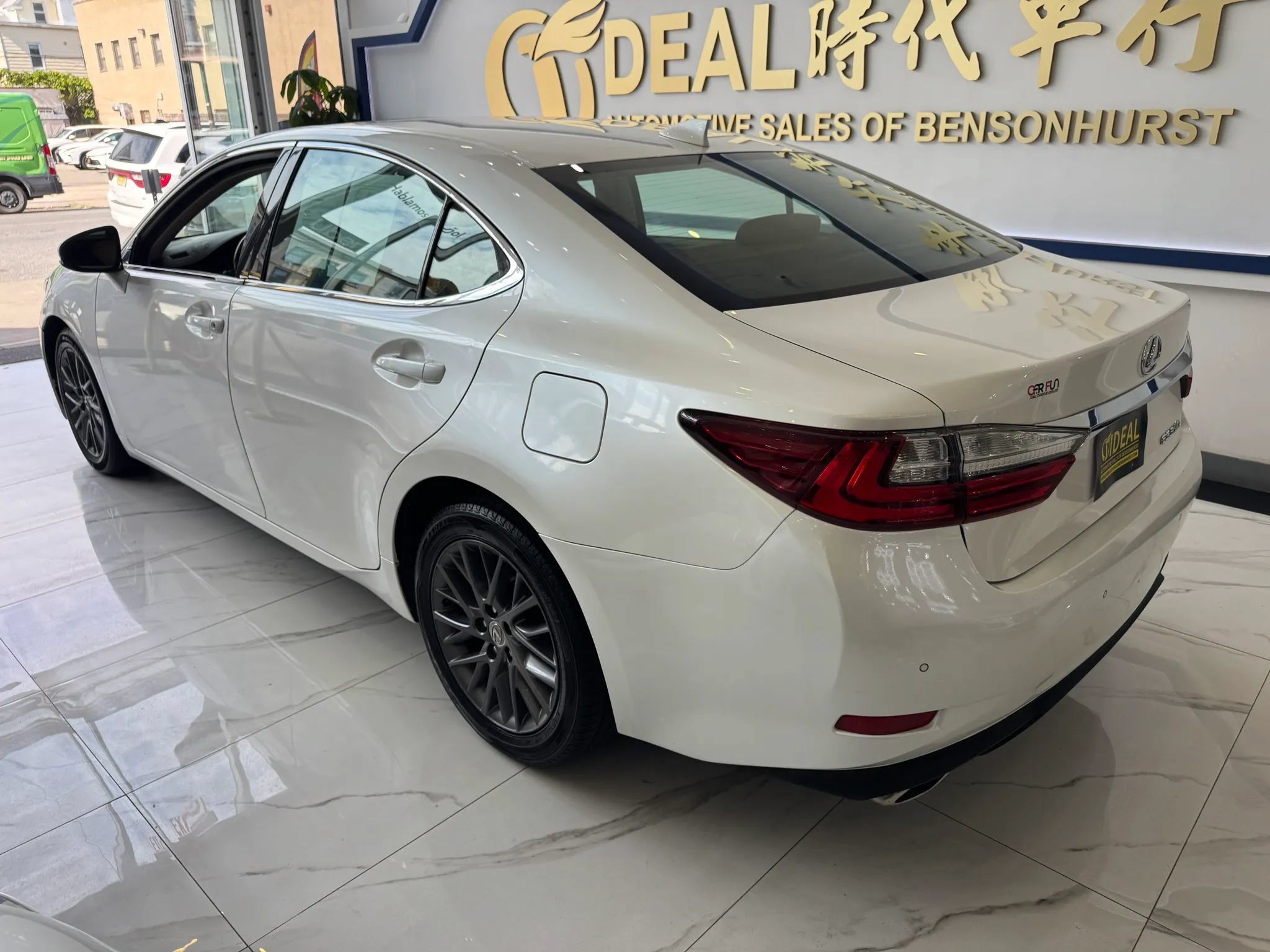 Used 2018 Lexus ES 350 w/ Premier Package FWD image 5