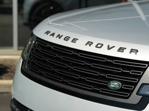 Used 2025 Land Rover Range Rover SE AWD/4WD image 6
