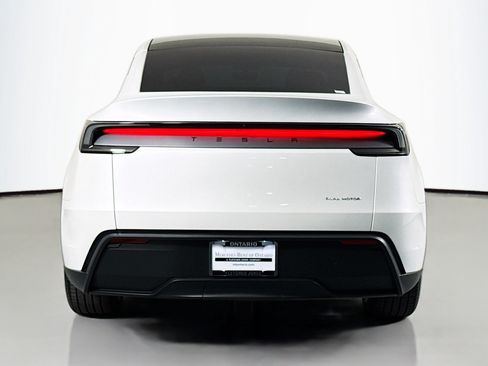 Used 2026 Tesla Model Y AWD image 3