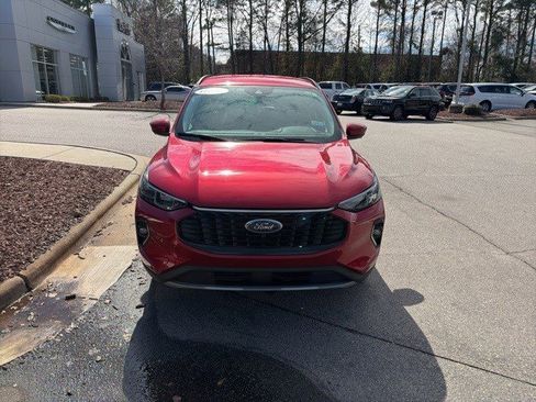 Used 2023 Ford Escape Platinum image 9