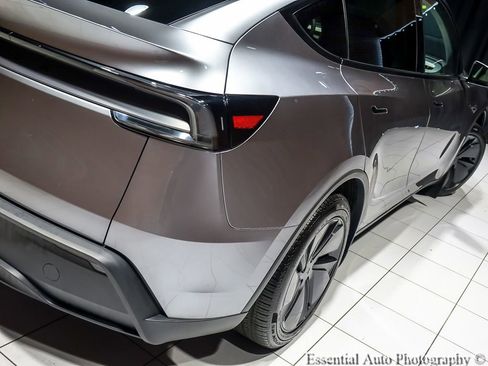 Used 2026 Tesla Model Y 2WD image 12