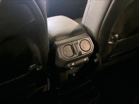 Used 2025 Jeep Wrangler Sahara image 34