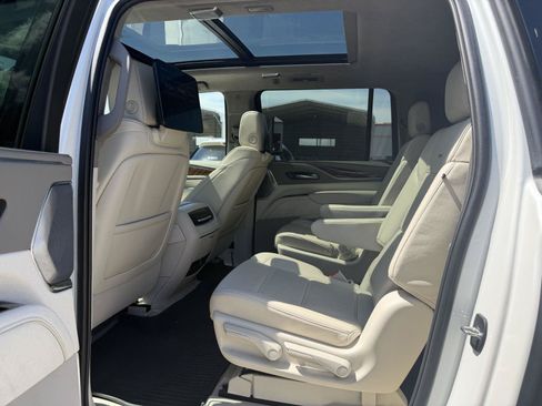 Used 2024 Cadillac Escalade ESV Sport Platinum w/ LPO, ONYX Package AWD/4WD image 15