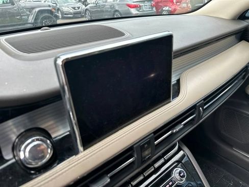 Used 2022 Lincoln Corsair AWD w/ Premium Package image 12
