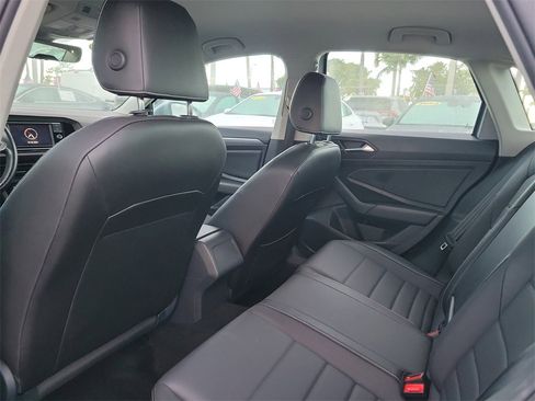 Certified 2022 Volkswagen Jetta SE image 8