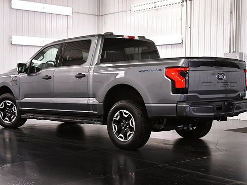 Used 2023 Ford F150 Lightning XLT image 5