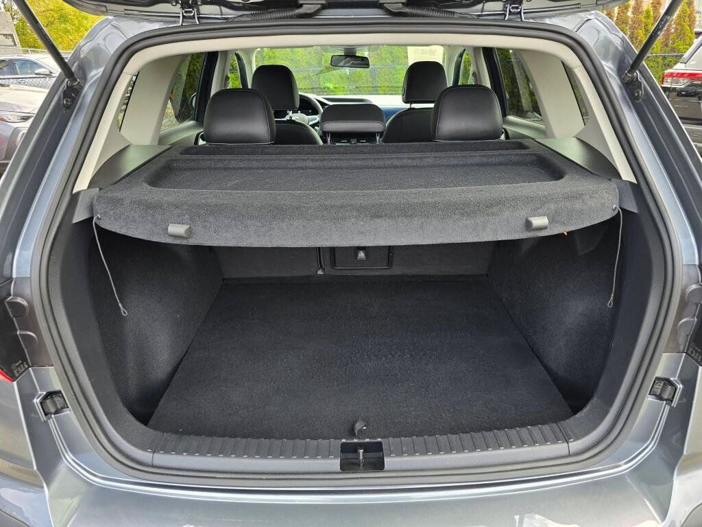 Used 2022 Volkswagen Taos SE w/ IQ.Drive SE Package AWD/4WD image 16