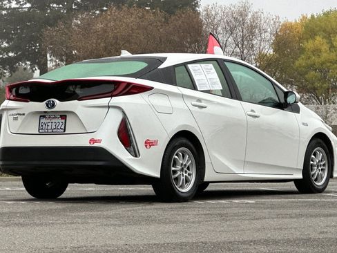 Used 2017 Toyota Prius Prime Plus image 4