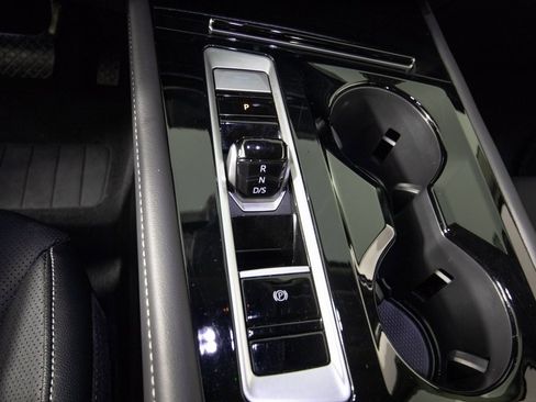 Used 2025 Volkswagen Atlas SE image 22