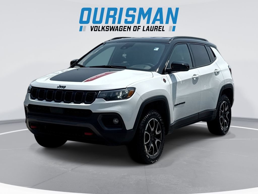 Used 2025 Jeep Compass Trailhawk AWD/4WD image 1