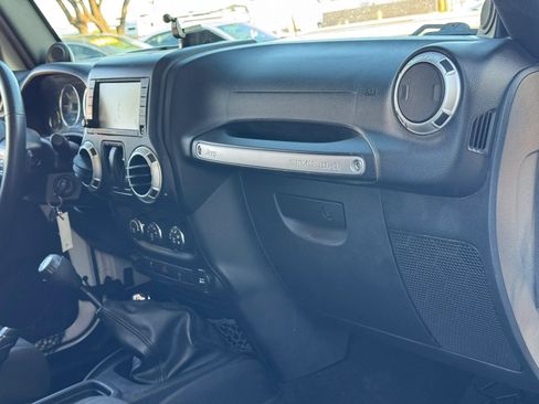 Used 2011 Jeep Wrangler Rubicon w/ PWR Convenience Group AWD/4WD image 33
