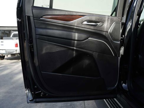 Used 2023 Cadillac Escalade ESV Premium Luxury w/ Performance Package AWD/4WD image 47