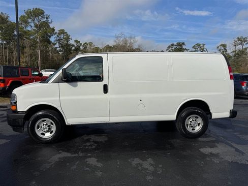 Used 2022 Chevrolet Express 2500 w/ Driver Convenience Package image 5