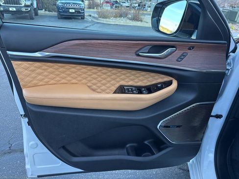 Certified 2025 Jeep Grand Cherokee Summit w/ Adv Protech Group IV image 18