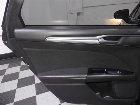 Used 2016 Ford Fusion SE image 25