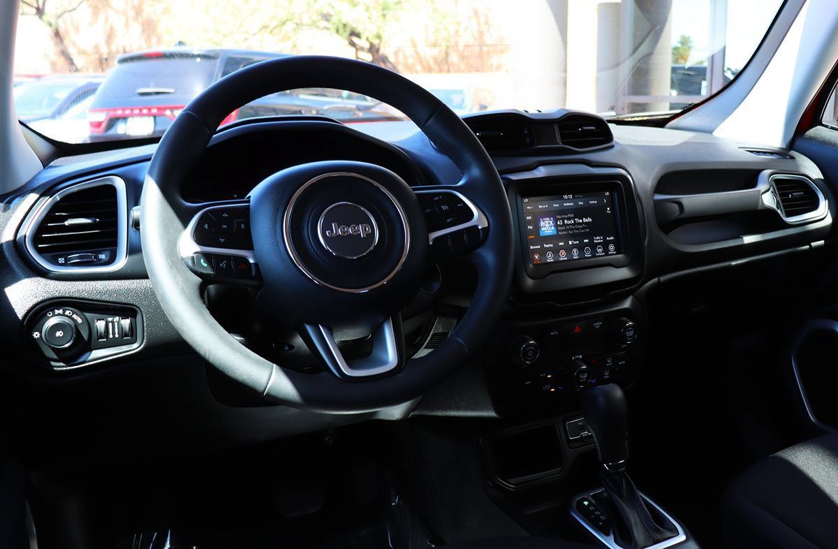Used 2019 Jeep Renegade Latitude FWD image 35
