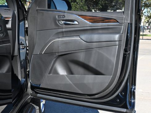 Used 2024 Cadillac Escalade Premium Luxury image 29