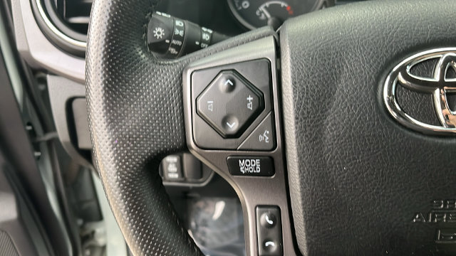 Used 2022 Toyota Tacoma TRD Sport w/ Technology Package AWD/4WD image 9