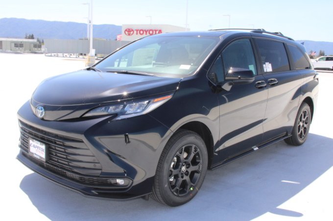 New 2026 Toyota Sienna XLE Woodland Edition AWD/4WD image 6
