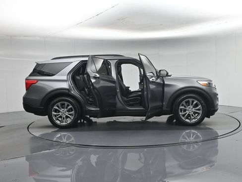 Certified 2021 Ford Explorer XLT w/ Equipment Group 202A RWD image 5