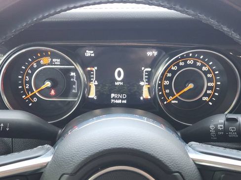 Used 2020 Jeep Wrangler Unlimited Sahara AWD/4WD image 16