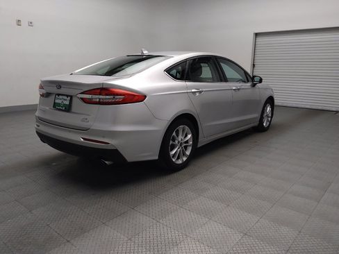 Used 2019 Ford Fusion SE image 9