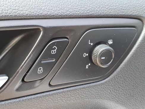 Used 2017 Volkswagen Jetta SE FWD image 17
