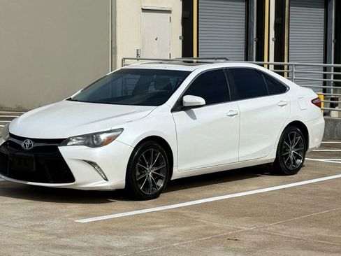 Used 2015 Toyota Camry XSE w/ Moonroof Package FWD image 3