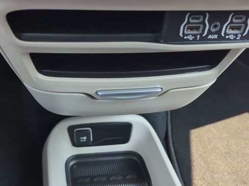 Used 2023 Chrysler Voyager LX FWD image 22