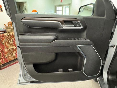 Used 2025 GMC Sierra 1500 SLT AWD/4WD image 13