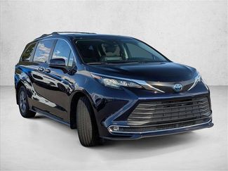 Used 2022 Toyota Sienna XLE video 3