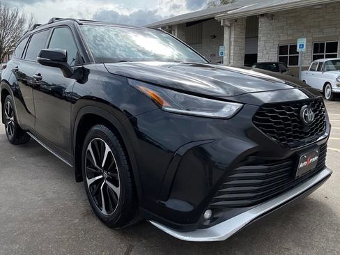 Used 2021 Toyota Highlander XSE image 3