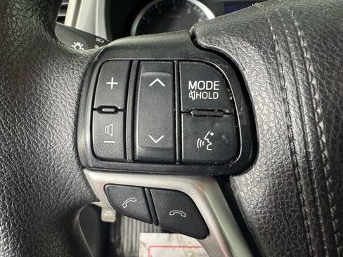 Used 2019 Toyota Highlander AWD V6 image 16