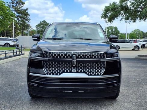 New 2026 Lincoln Navigator L Premier AWD/4WD image 3