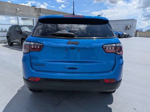 Used 2025 Jeep Compass Latitude w/ Convenience Group AWD/4WD image 5