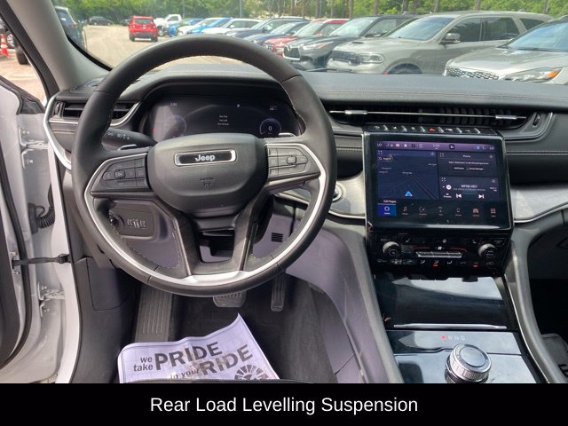 Used 2023 Jeep Grand Cherokee Limited w/ Trailer Tow Prep Group (B) RWD image 8