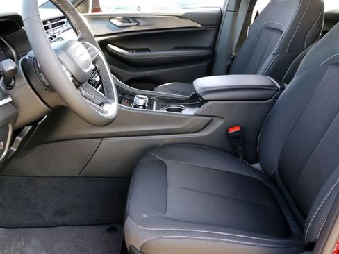 New 2025 Jeep Grand Cherokee L Laredo image 9