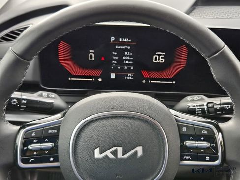 Used 2026 Kia Carnival FWD image 28